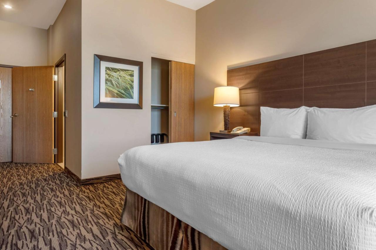 Best Western Plus Bridgewater Hotel & Convention Centre Экстерьер фото