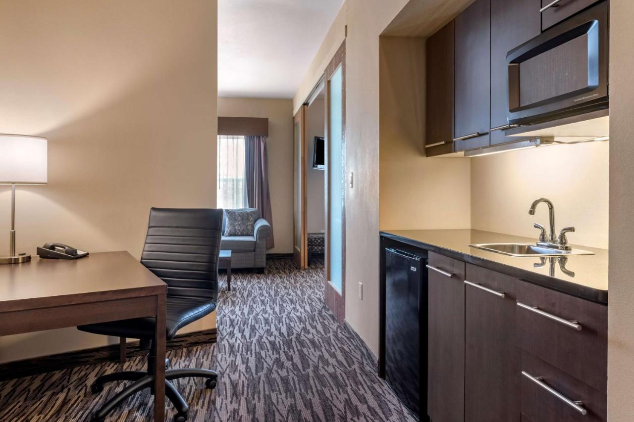 Best Western Plus Bridgewater Hotel & Convention Centre Экстерьер фото